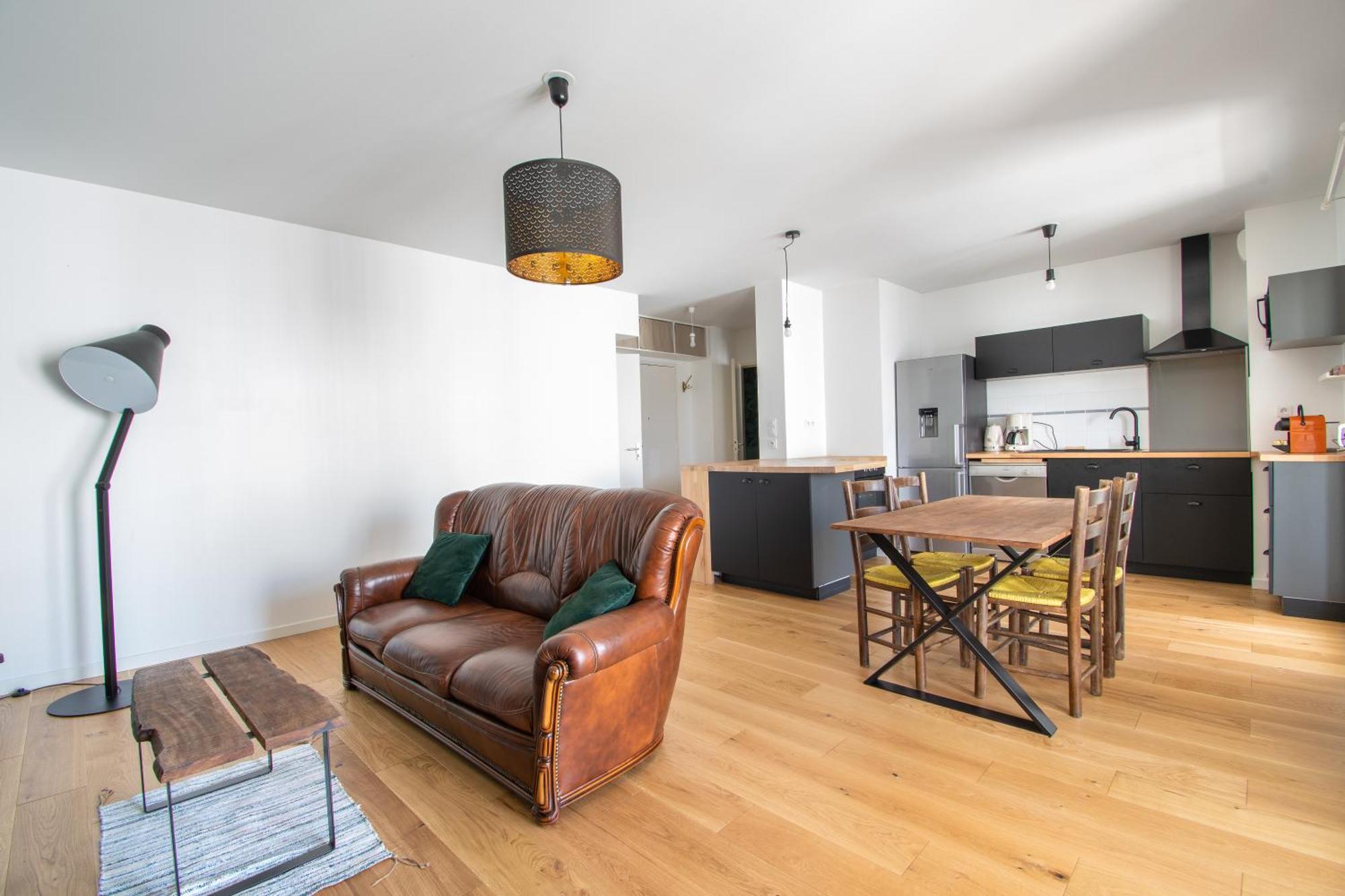Cosy T2 De 50 M² Centre-ville Avec Garage & Balcon * Nantes
